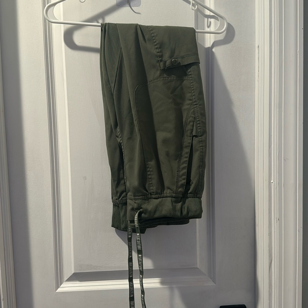 MED COUTURE small touch scrub pant joggers in olive green